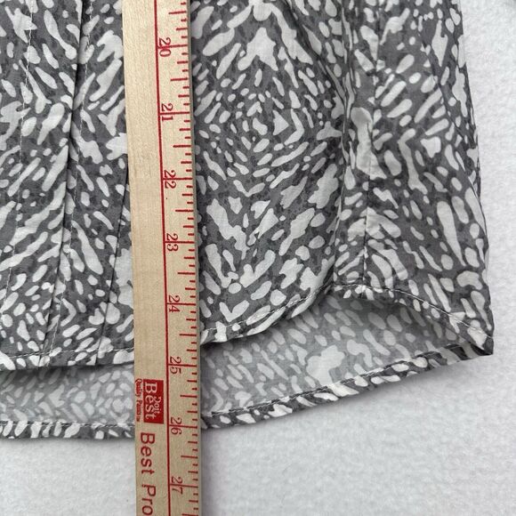 J McLaughlin Leopard Button Up LARGE Silk Blend Blouse Gray V Neck Top Peasant - Picture 6 of 9